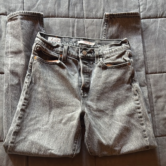 Levi’s - Picture 3 of 4